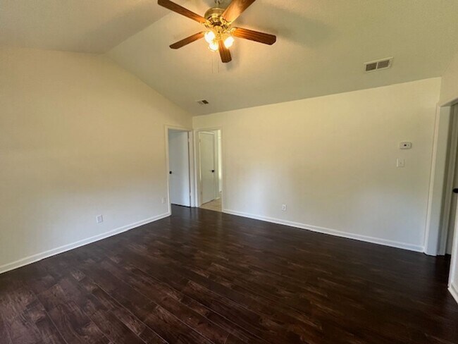 Building Photo - Renovated 3 Bedroom 2 Bath Home for Rent!