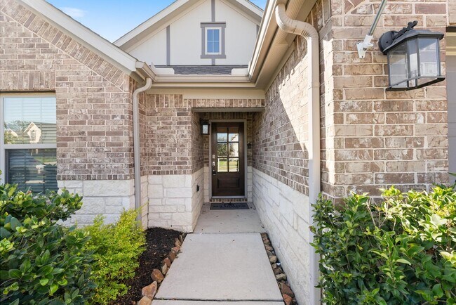 Building Photo - 18716 Laurel Hills Dr
