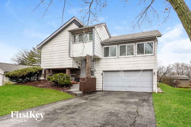 Building Photo - 3317 Fountainbleau Dr