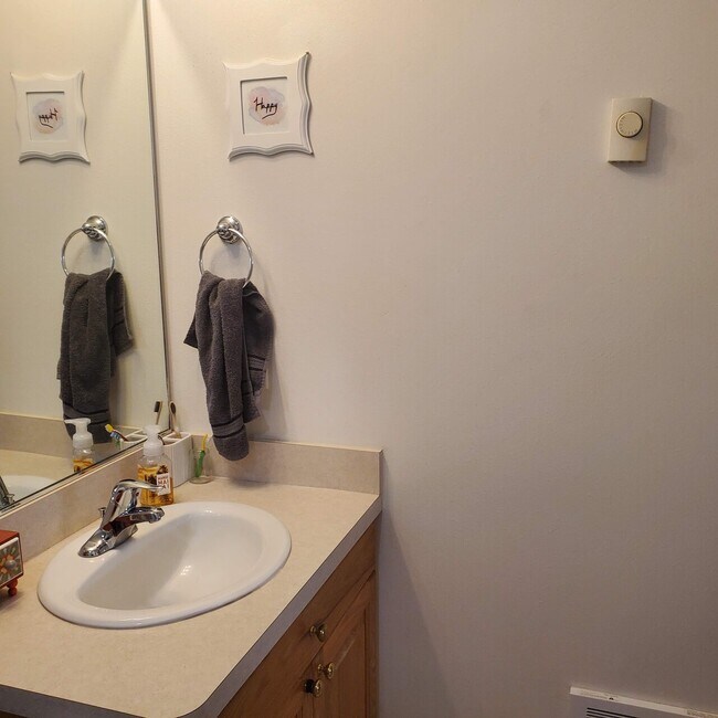 968 Anne St Unit 4, Rexburg, ID 83440 Condo for Rent in Rexburg, ID