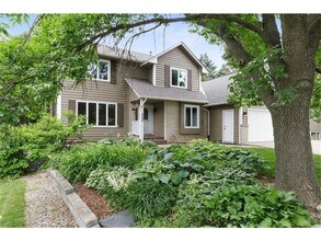 Building Photo - 7140 Willow View Cove