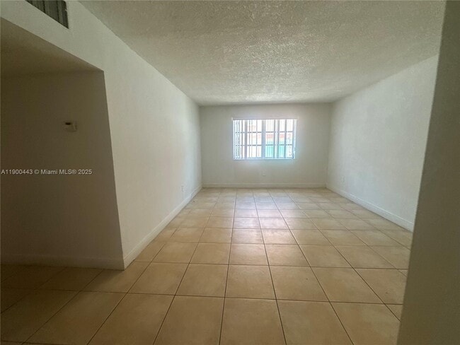 Foto del edificio - 1851 NE 168th St