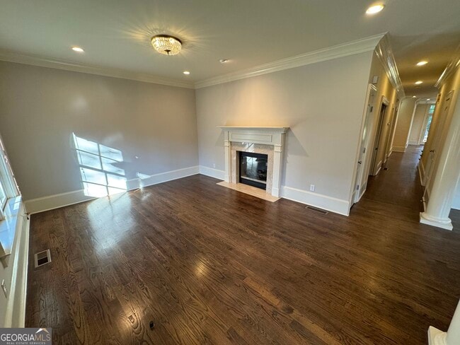 Building Photo - 1092 McLynn Ave NE
