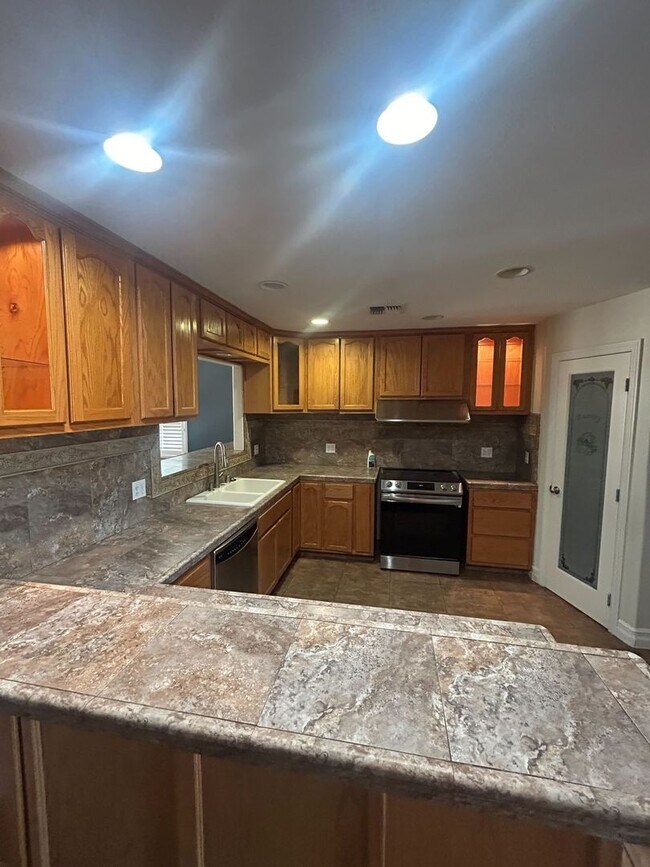 Foto del edificio - Spacious Home for Rent