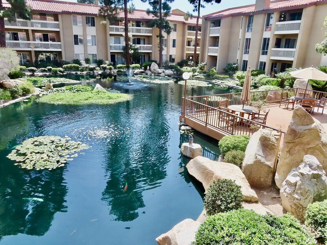Lagoon of the complex, nice place to sit and enjoy the peace - 4600 Lamont St
