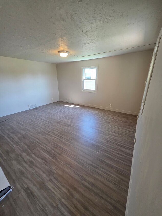 Building Photo - 412 Elm Ave