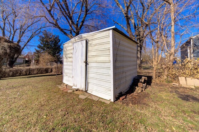 Building Photo - Gorgeous 2 Bedroom Home Minutes From TU!!!