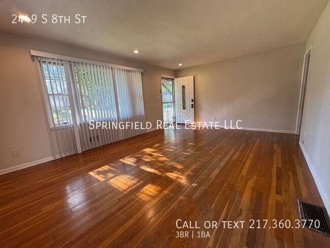 Foto del edificio - 2449 S 8th St
