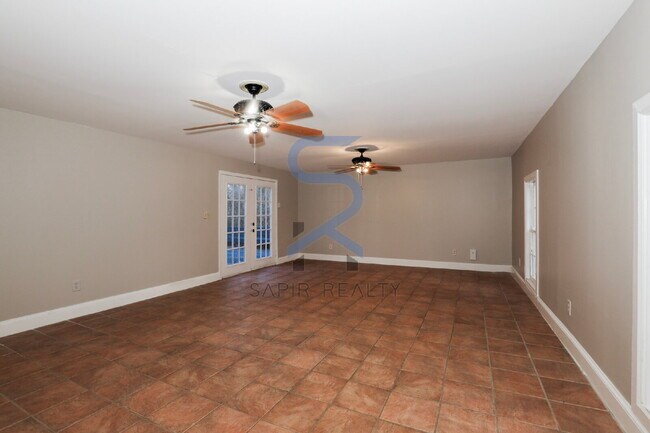 Foto del edificio - PRICE DROP ALERT! Don’t Miss This Expansive 5BR in Adams Park