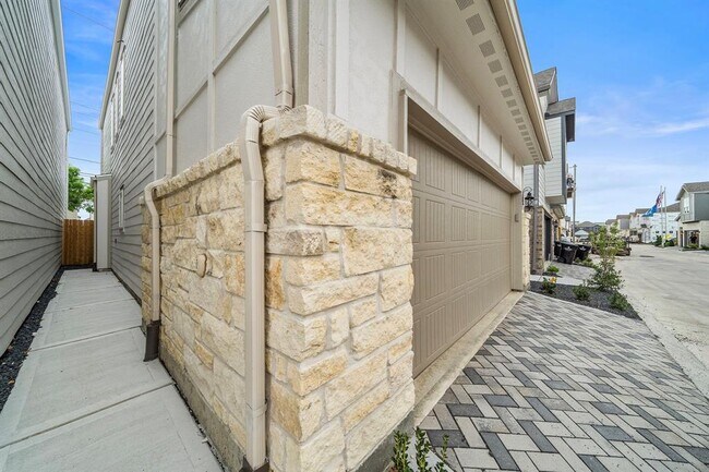 Building Photo - 3116 Moontide Ln