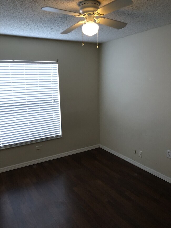 Building Photo - T10
