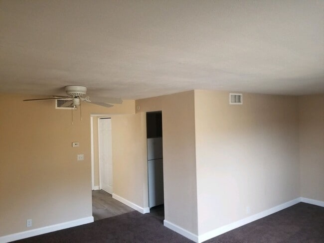 Building Photo - Bartow - One bedroom one bath - Upstairs Unit