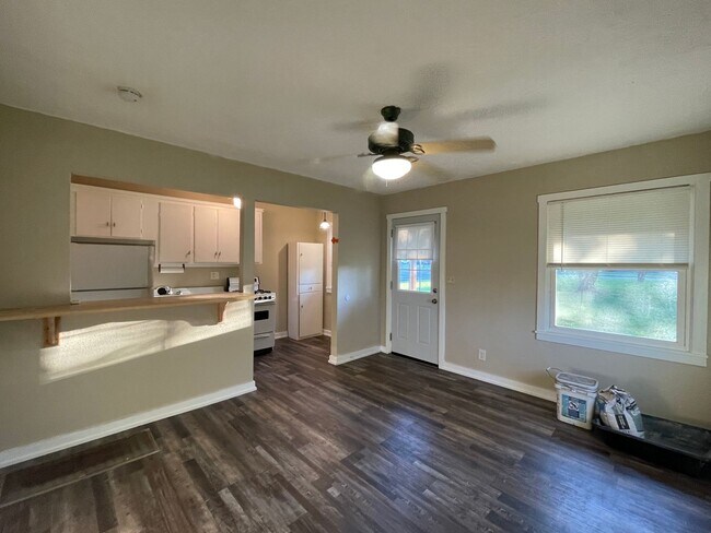 Foto del edificio - 1327 N Robberson Ave