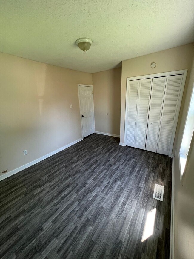 Building Photo - Home Rental in Marion!