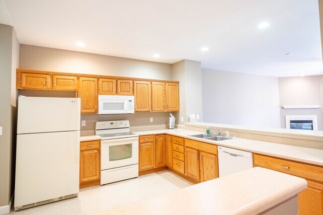 Building Photo - 2 BED / 2 BATH CONDO IN SOUTHWEST CHAMPAIG...