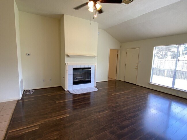 Foto del edificio - 2222 Havenhouse Dr