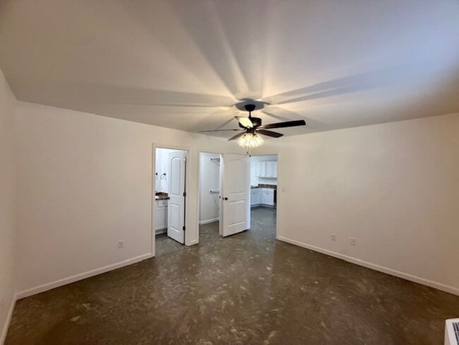 Foto del edificio - 2526 Hurricane Lake Rd