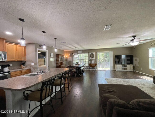 Foto del edificio - 15366 Bareback Dr