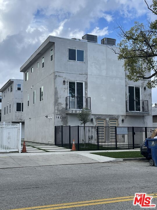 Primary Photo - 14249 Sylvan St
