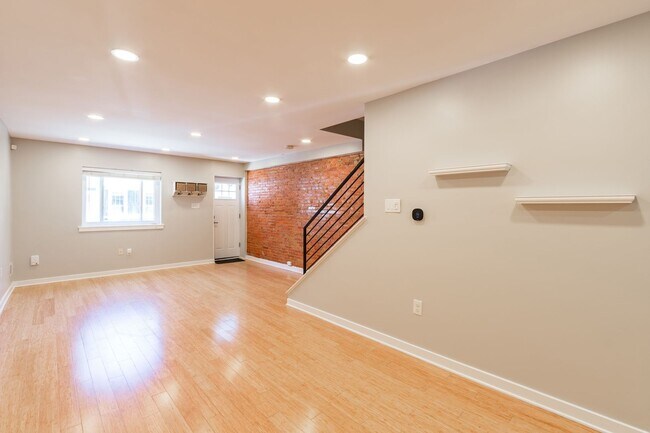 Foto del edificio - Three Bedroom Graduate Hospital Townhome