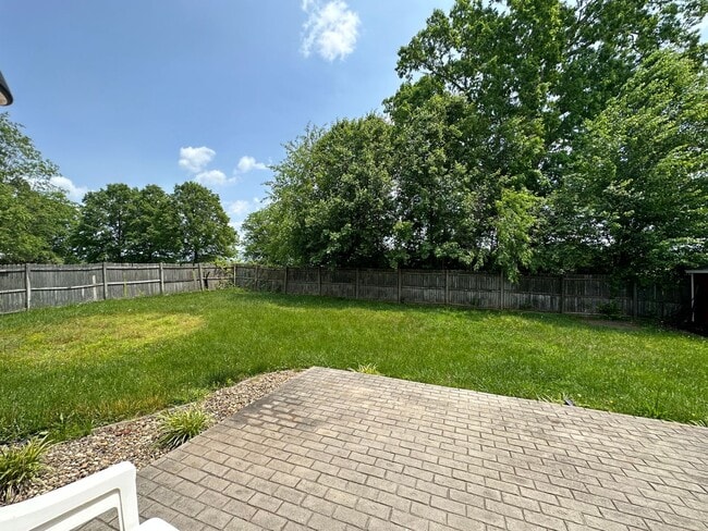 Building Photo - Three Bedroom Home in London, KY