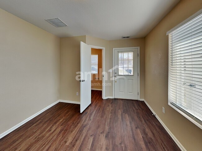 Foto del edificio - 5571 Gibraltar St