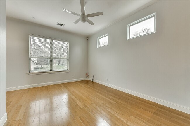 Foto del edificio - 2606 N Henderson Ave