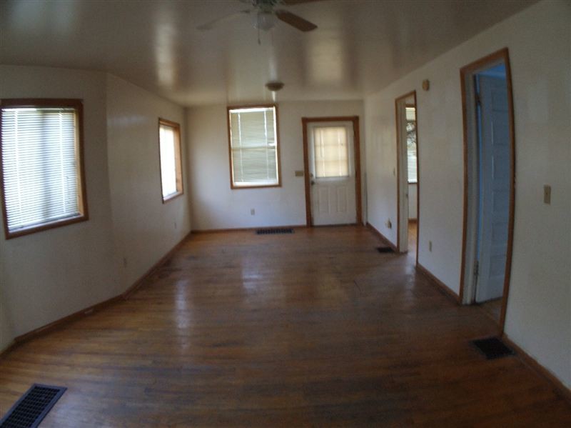 Foto del edificio - 2 br, 1 bath  - 811 Courtney St NW # 1