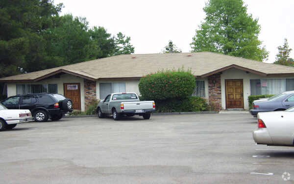 Building Photo - 1053 E Washington Ave