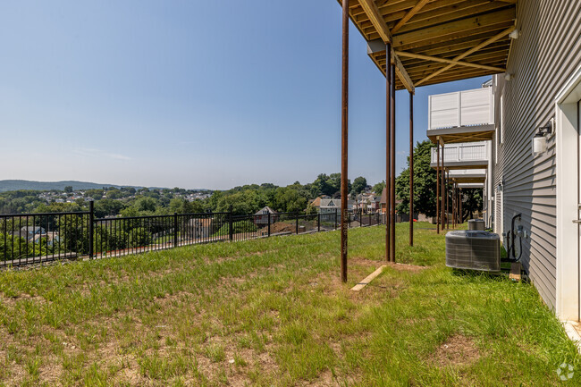 Foto del edificio - Laurel Hills Townhomes