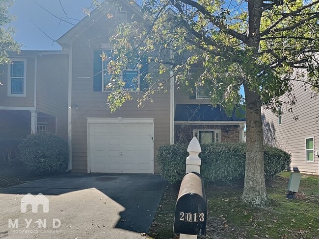 Building Photo - 2013 Briar Creek Ct NE