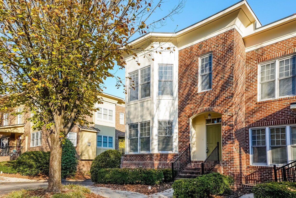 Foto principal - Great End Unit Luxury Townhome in RTP