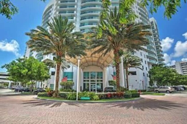 Foto del edificio - 7900 Harbor Island Dr