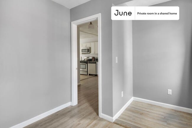 Foto del edificio - Room in Shared 3 bed/1 bath home