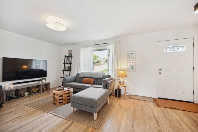 Foto del edificio - Amazing Arvada Home available now!