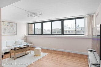 Building Photo - 220 Linden St