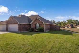 Building Photo - 4011 Stonebridge Dr