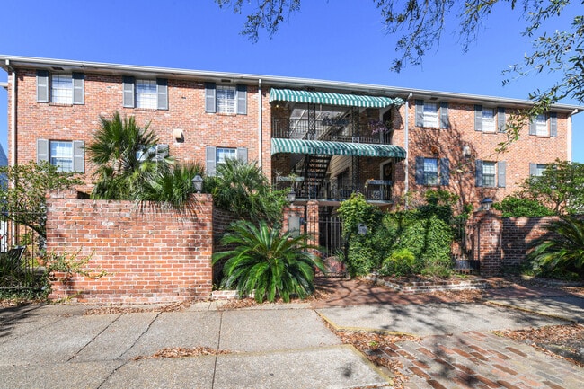 Building Photo - 2855 Saint Charles Ave