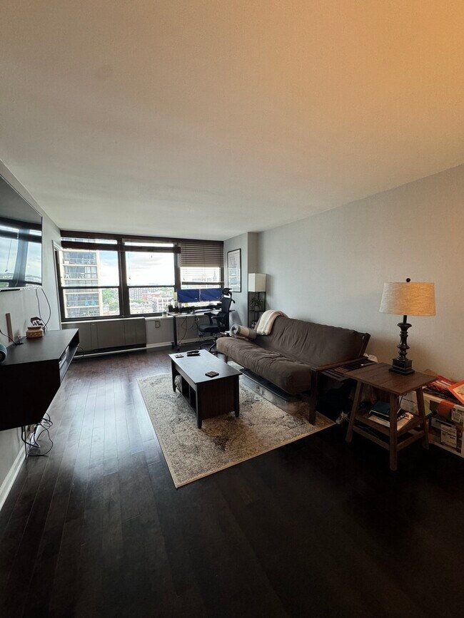 Foto del edificio - 1560 N Sandburg Terrace