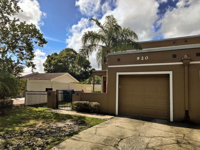 Building Photo - 920 Aragon Ave