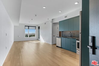 Building Photo - 10601 Washington Blvd