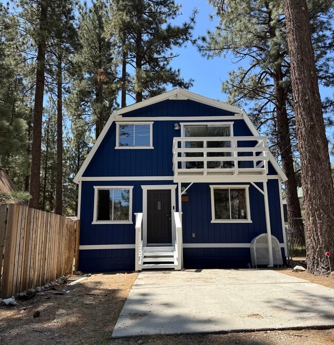 Building Photo - 836 E Mountain View Blvd