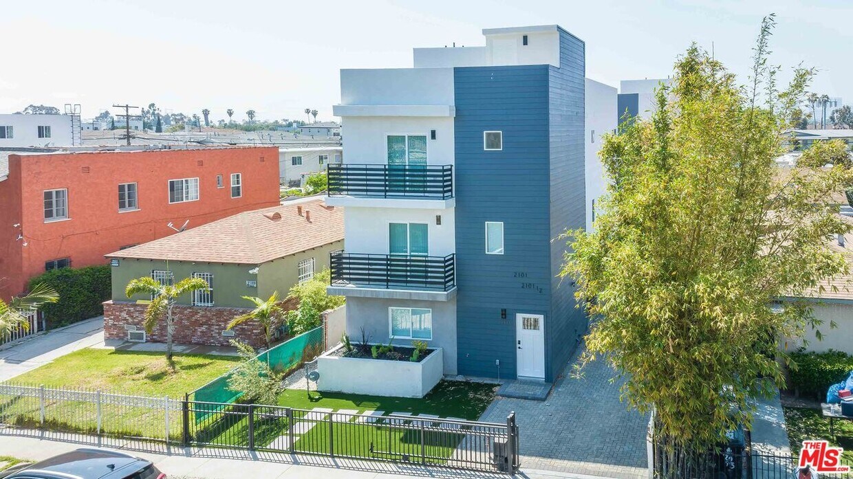 2101 S Burnside Ave, Los Angeles, CA 90016 Room for Rent in Los