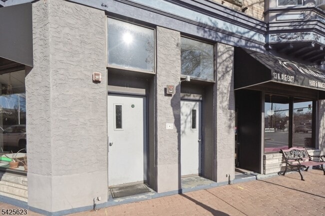 Building Photo - 13 N Ave E