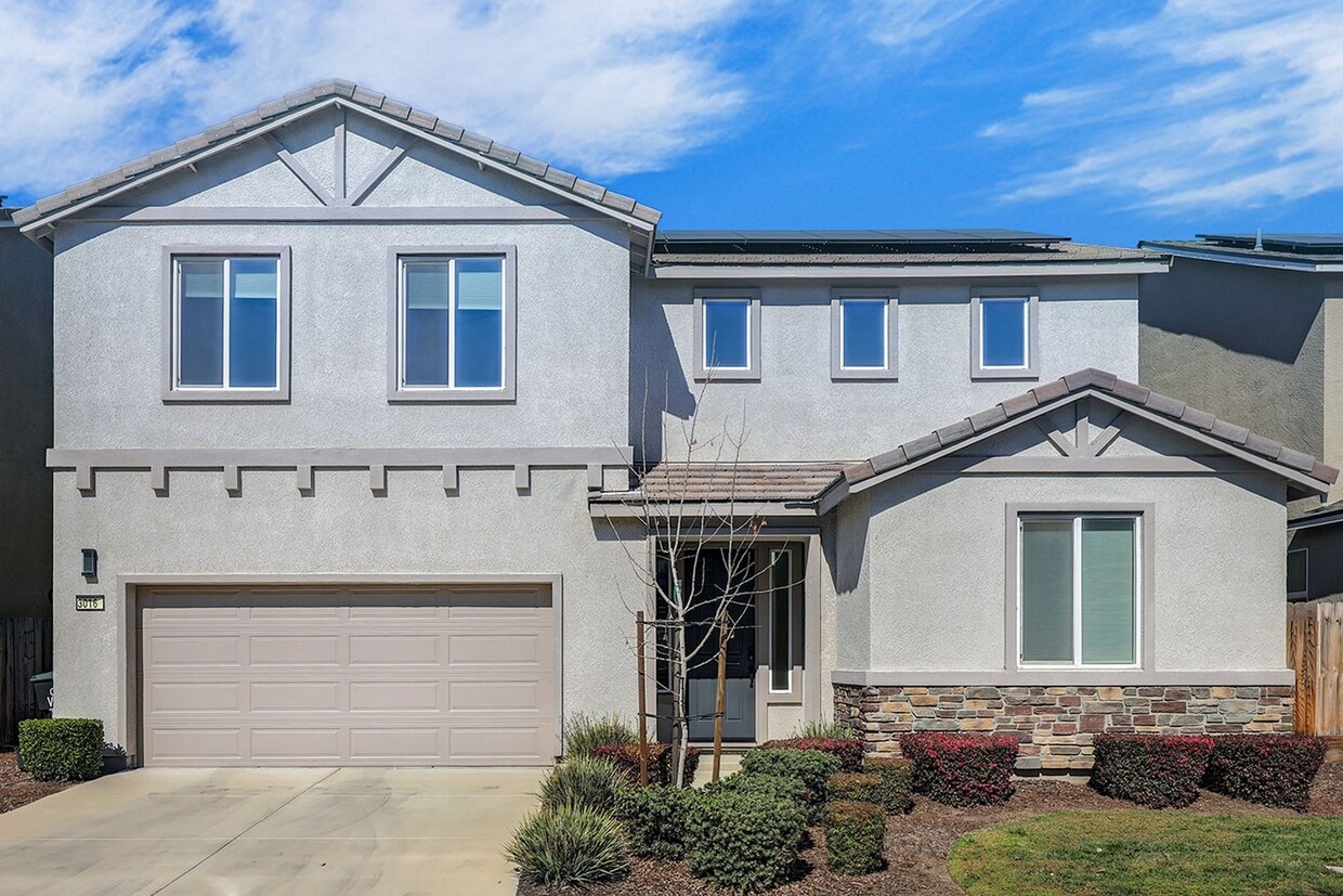 Primary Photo - Beautiful 2 story Home for rent in Visalia...