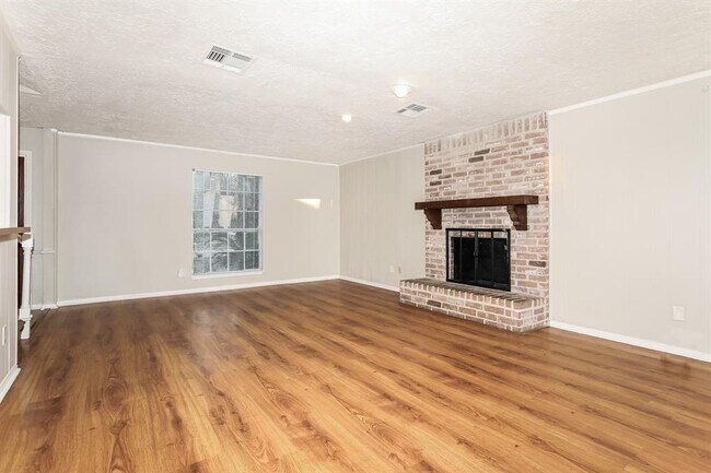 Building Photo - 17727 Windy Point Dr