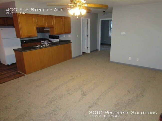 Building Photo - 400 S Elm St