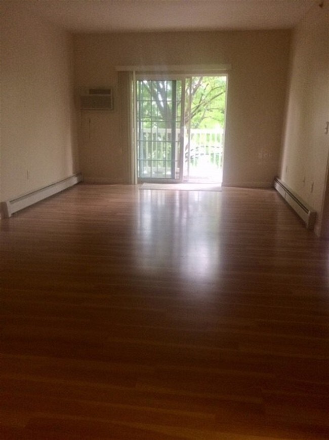 18 Harbor Ave Unit 204, Nashua, NH 03060 Condo for Rent in Nashua, NH