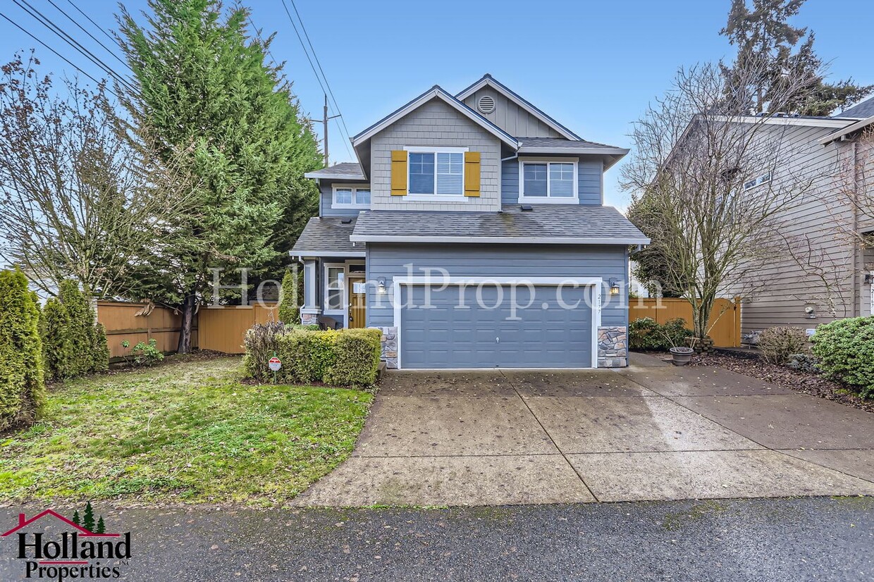 Foto principal - ** COMING SOON ** Spacious 4-Bedroom Gem i...