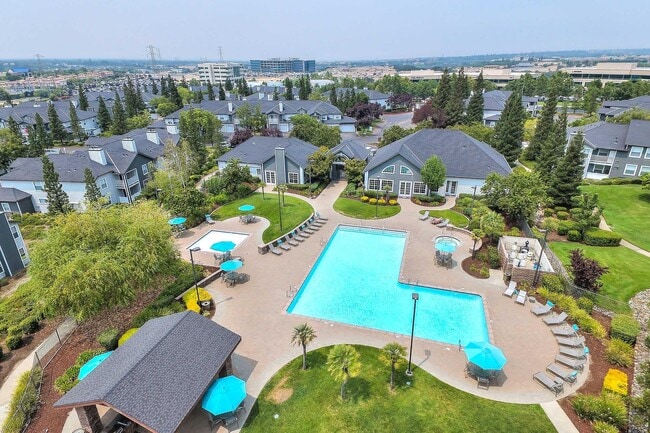 Building Photo - Rosemeade at Olympus Pointe